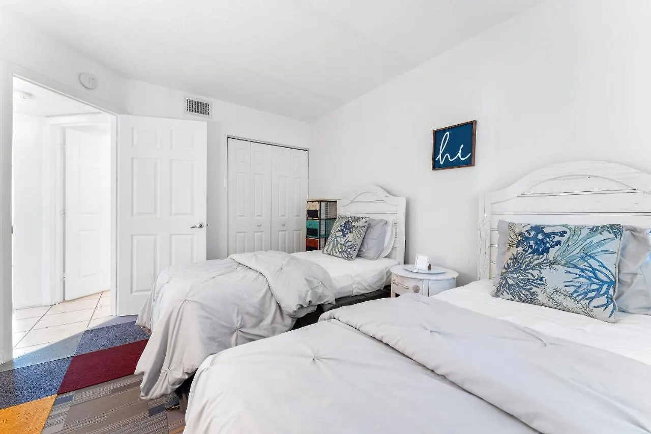 Cozy & Bright. Minutes From Anna Maria Island+++ Apartment Bradenton